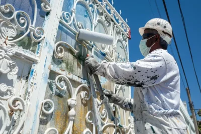 como pintar rejas con rodillo